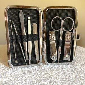 Manicure Set 8pc silver in a red Case brand new great for men women teens more